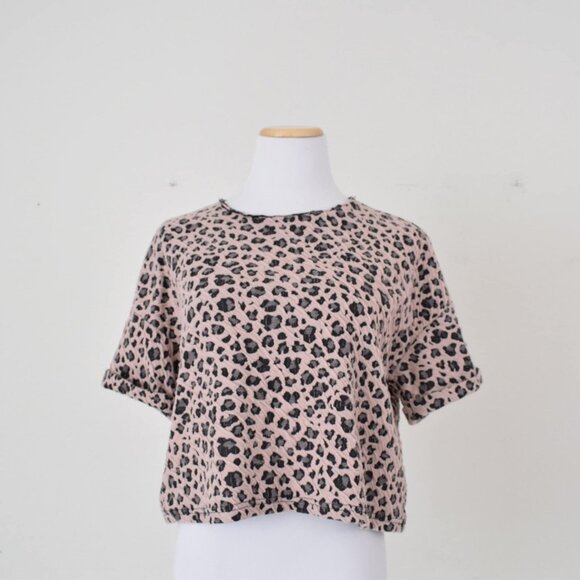 Animal Print  Poly/Spandex Crop‎ Blouse - Picture 9 of 10